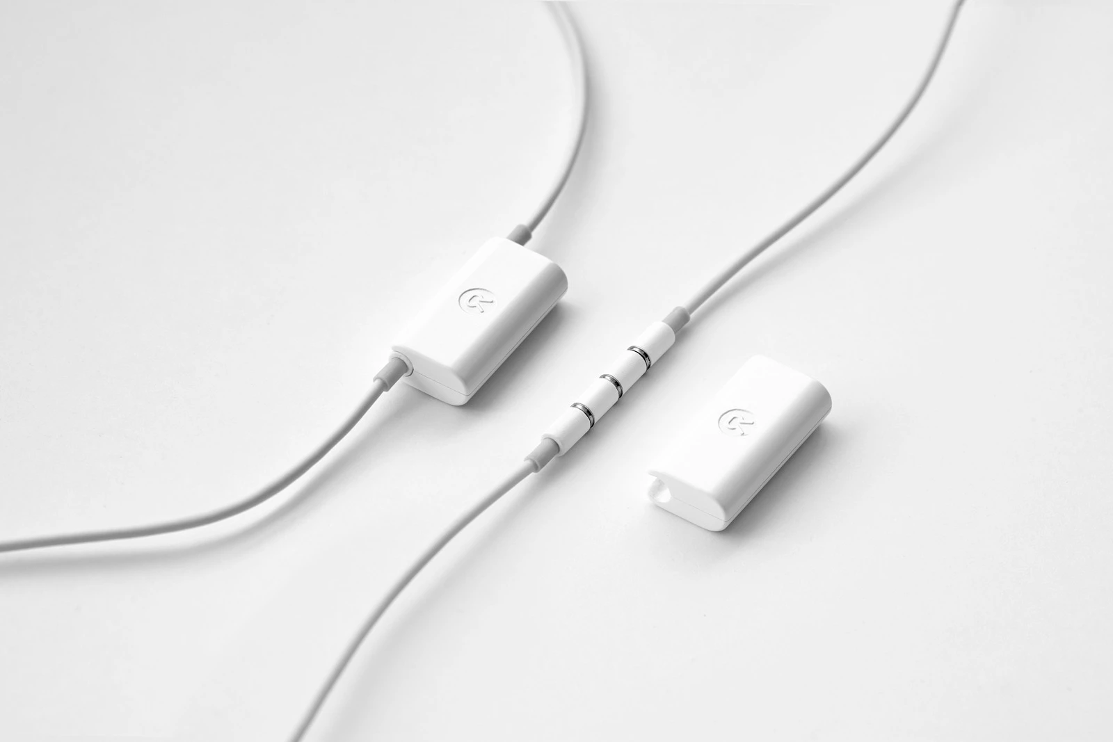 whiteearphone2